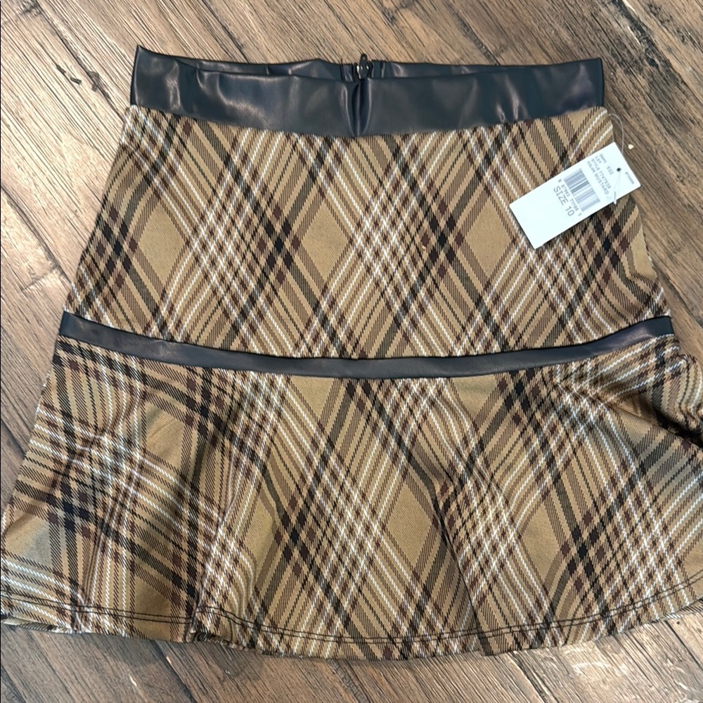 Amy Byer Tan and Black Ruffled Mini Skirt Fit and Flare